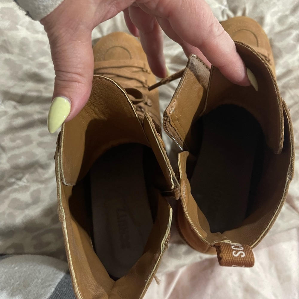 Schultz booties - Picture 2 of 5